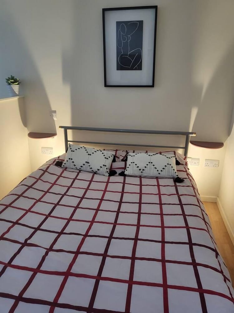 Impeccable Studio Apartment in Birmingham view 2