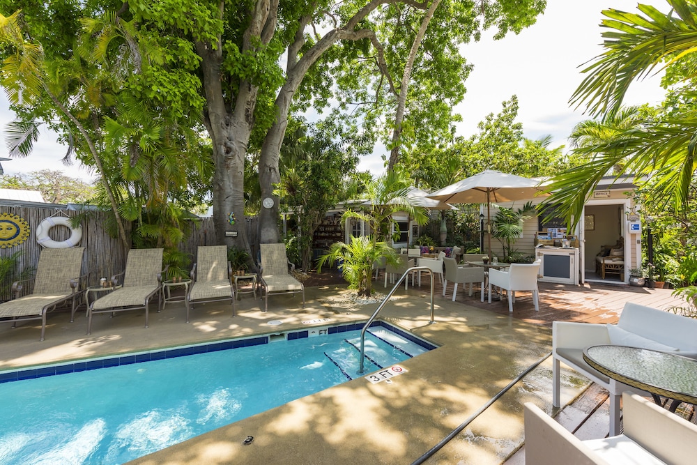 Andrews Inn & Garden Cottages