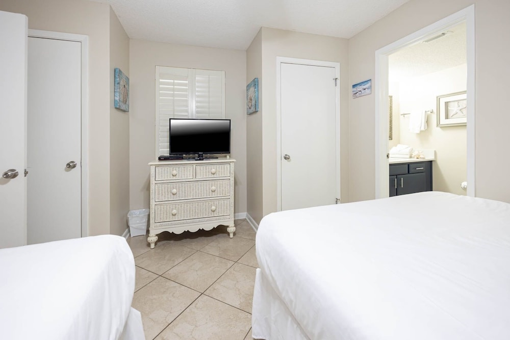 Phoenix Vi 61010 2 Bedroom Condo