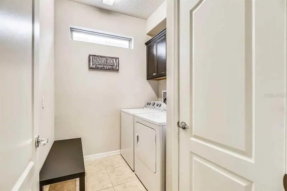 Gorgeous 5Bd w Private Pool Windsor Westside 8893
