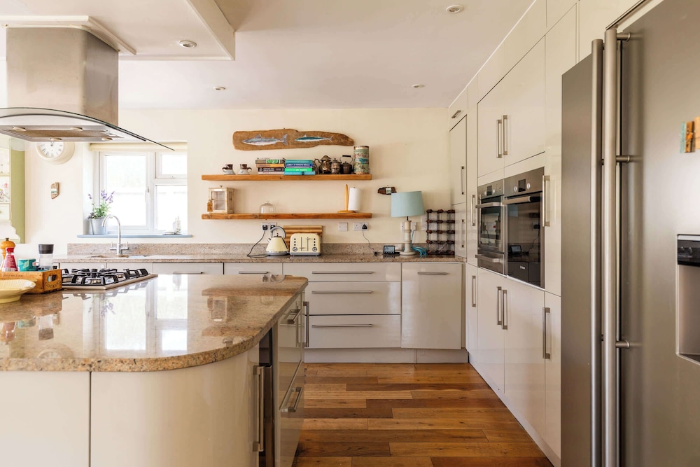 Light-filled Family-friendly Beach House