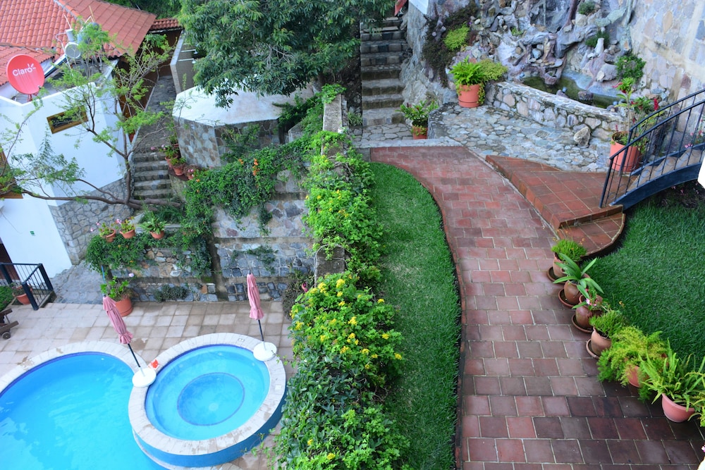 Atitlan Villas Qanajuyu