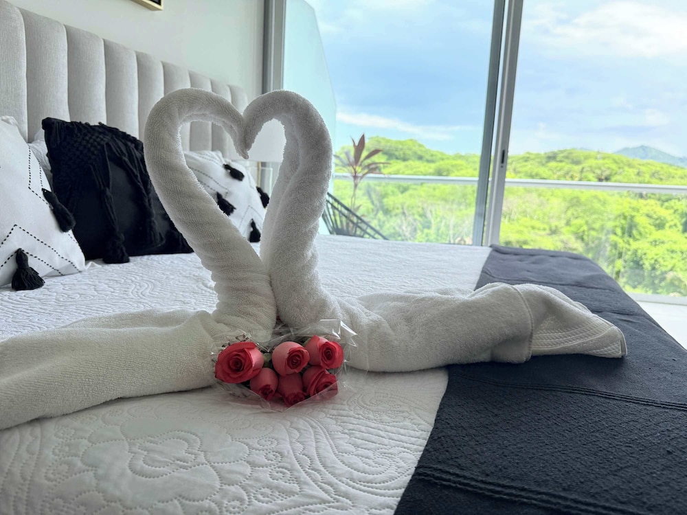 Luxury 2BR Bolongo Ocean View Private Beach