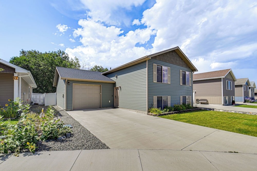 Walk to Downtown: Family-friendly Cody Home!