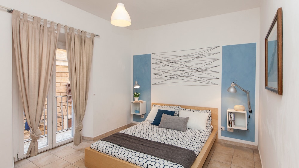 Rental in Rome Arenula Balcony