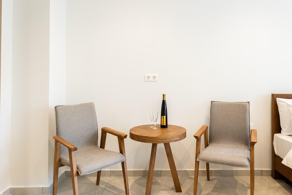 Athens Grec Suites - Dafni Enchanting Hideaway view 3