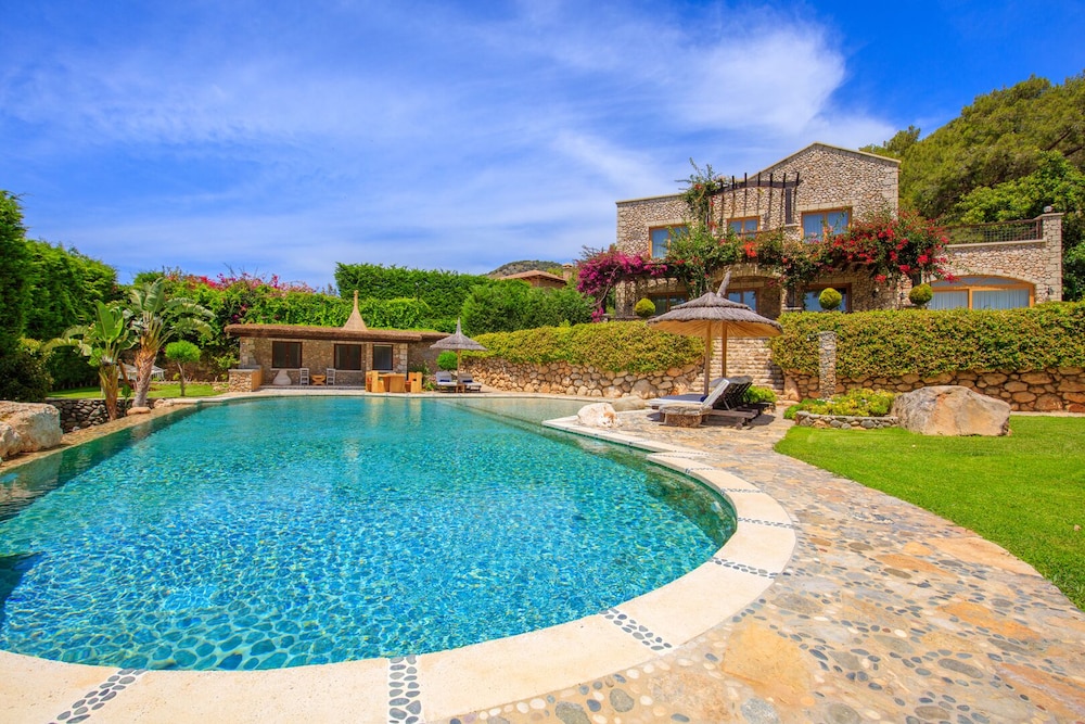 Private Island-Style Ultra Luxury Villa Estate