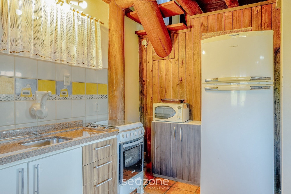 Beautiful Rustic House w/ Pool in Garopaba Egf000