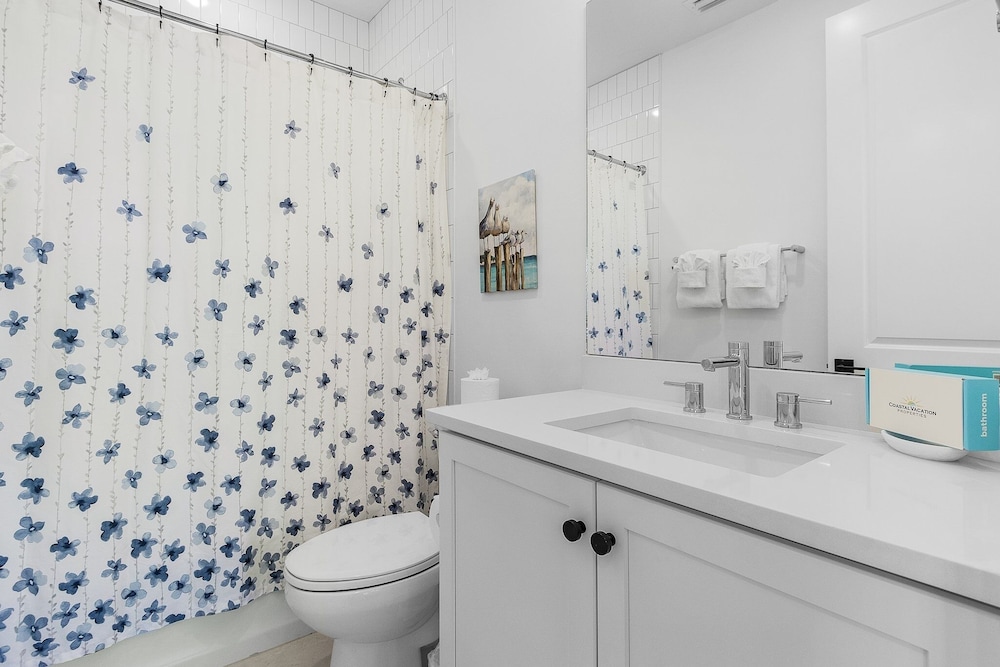 118 Fairweather Ln - Brand New 4 Bed+den/4.5 Bath Home W.hot Tub 4 Bedroom Home