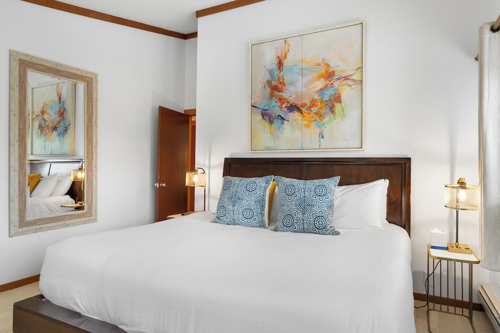 Tennis Townhome #1327 : 2, 225