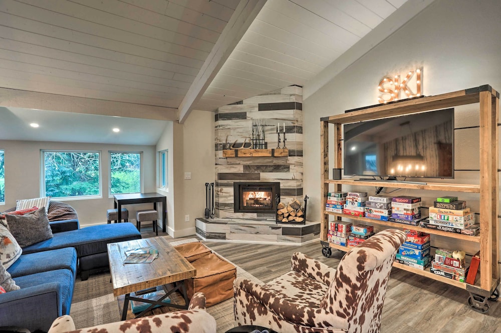 Modern Mountain Escape on Golf Course w/ Hot Tub! - Property Image 10