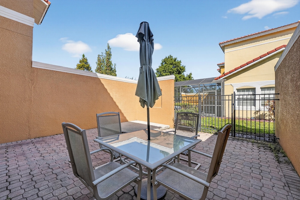 Modern Kissimmee Townhouse Near Disney 3 Bedroom Townhouse