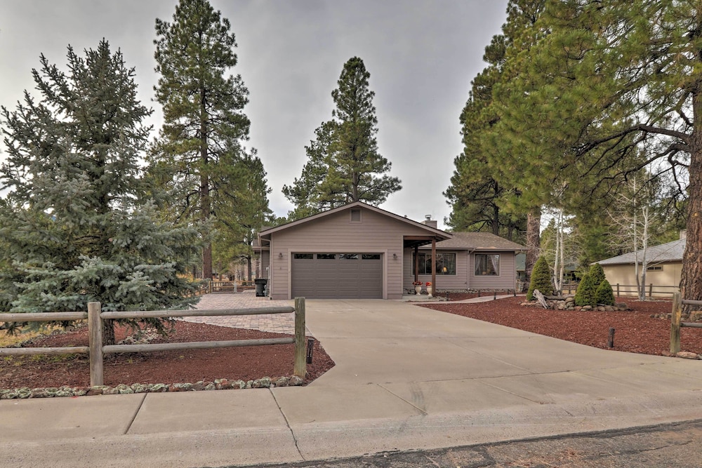 Arizona Home w/ Patio, Fire Pit & Gas Grill view 4