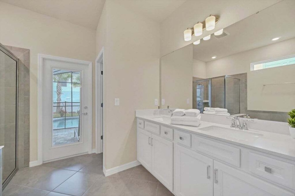 Everyone's Family Fun Home, Slides In Kids Rooms 10 Bedroom Villa