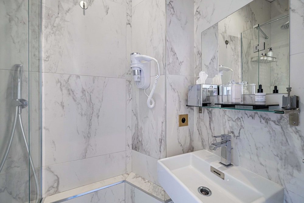 Hotel Avaton - Cozy Bedrooms - Cannes Palais