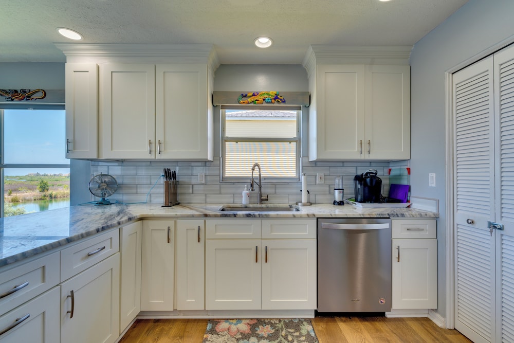 2 Mi to Ocean: Home w/ Pool in Hernando Beach!