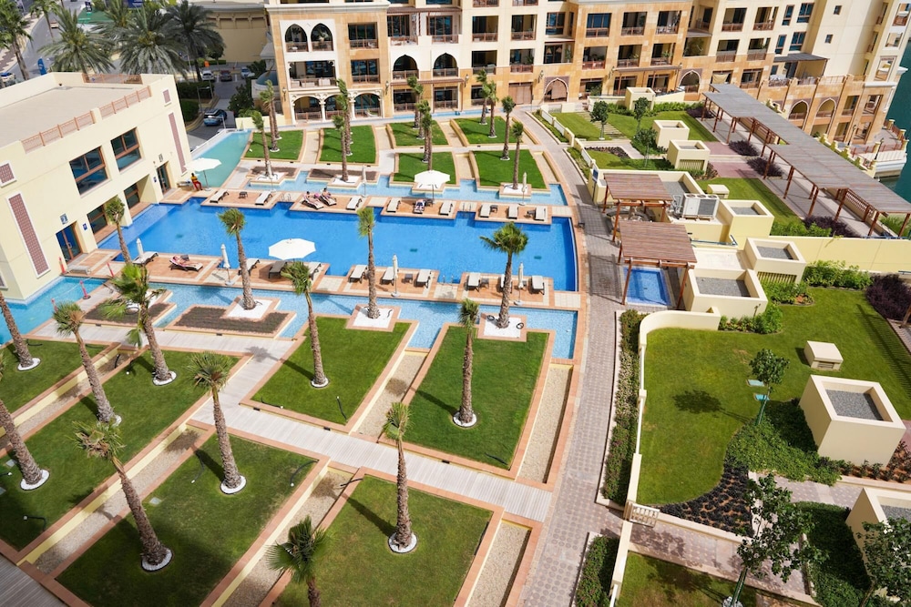 Exclusive Apt w Seafront Views Over Palm Jumeirah