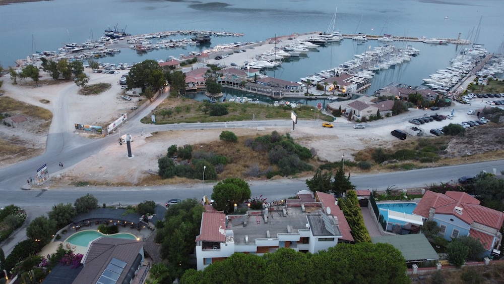Parva Port Alaçatı - Image 12