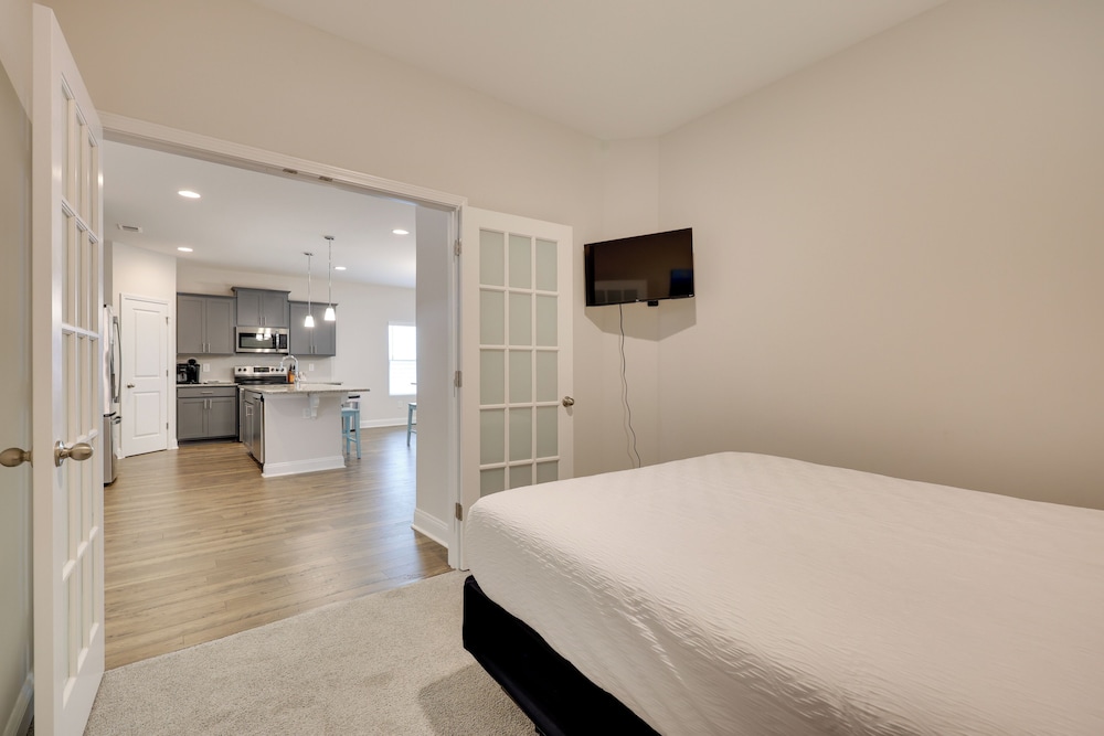 3 Mi to Sand & Surf: Ocean Isle Beach Retreat!