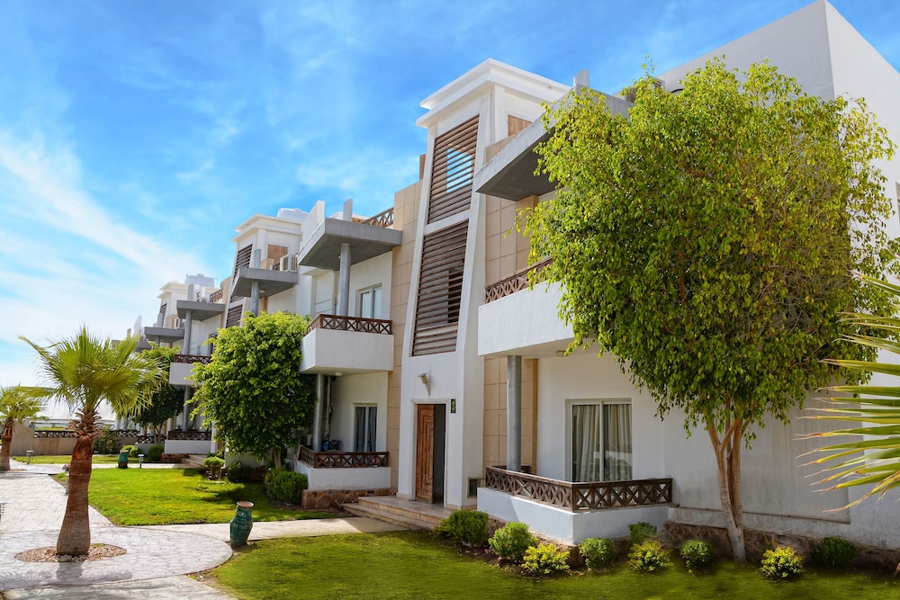 Hotel Marina View Residence - Image 1