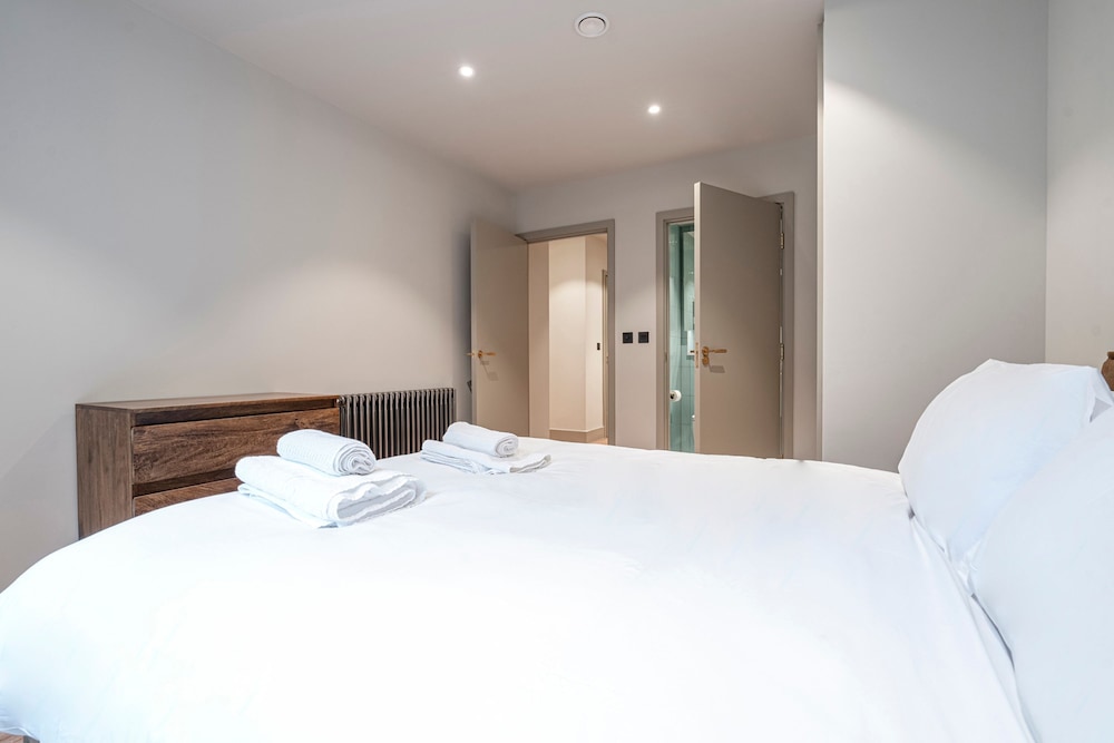 Stylish North London Apartment