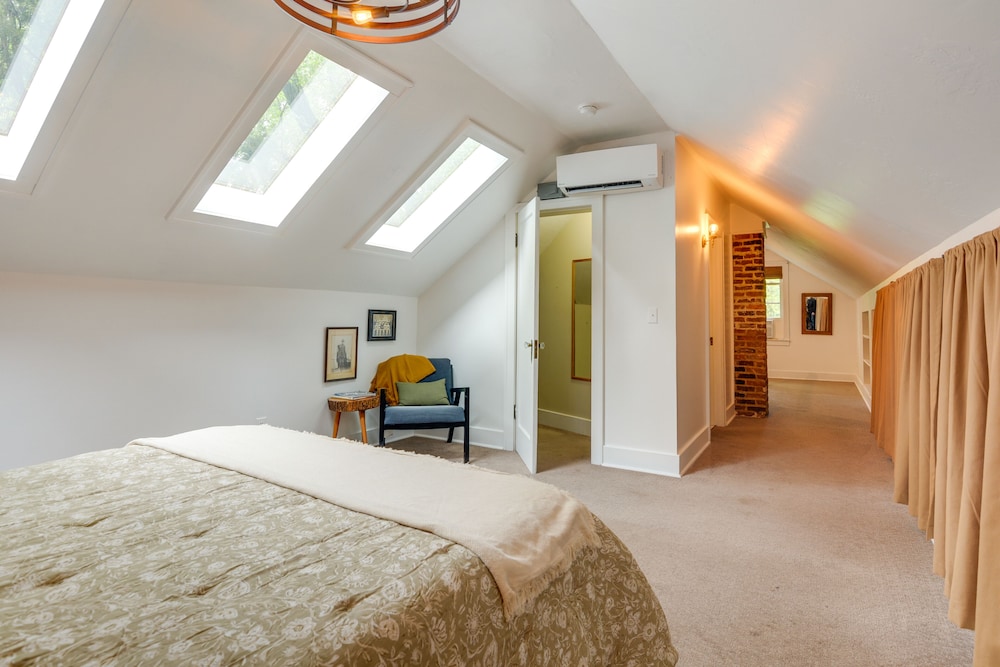 Springfield Vacations - Whimsical Cottage Near Springfield Art Museum! - Property Image 21