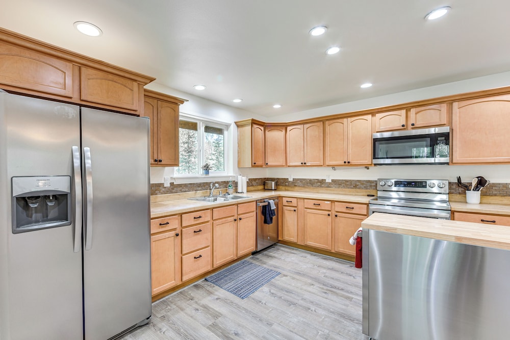 Spacious & Scenic Wasilla Getaway Near Adventures