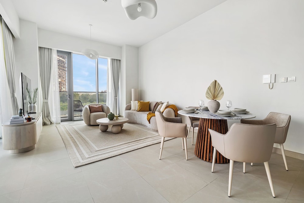 2BR Apartment Near Downtown Dubai Mall