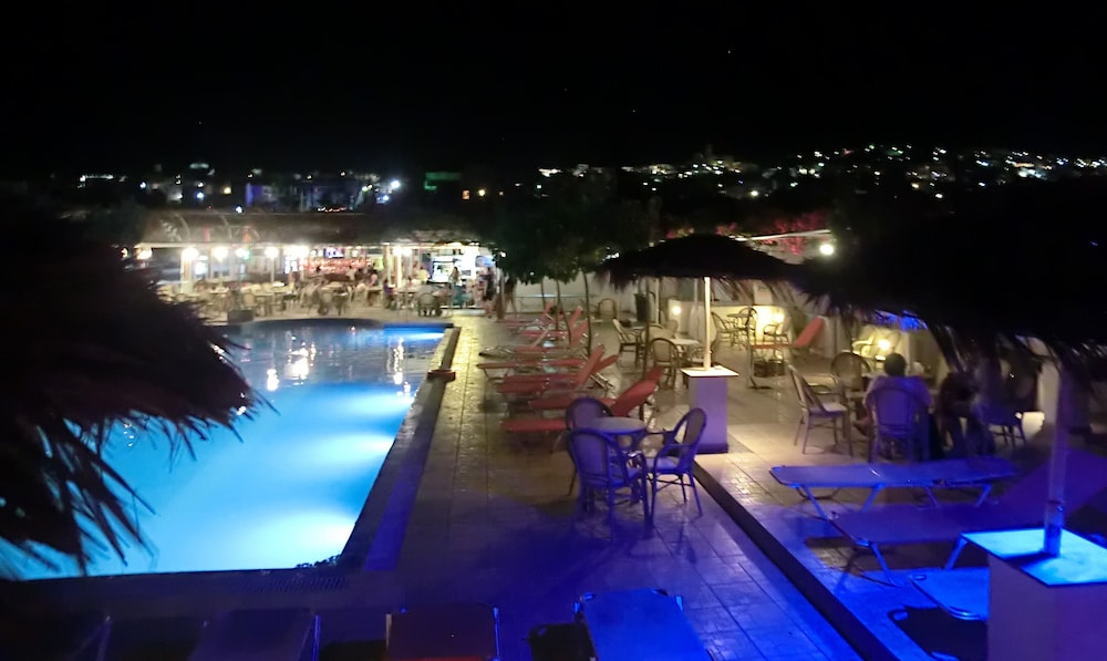 Santorini Camping & Hostel