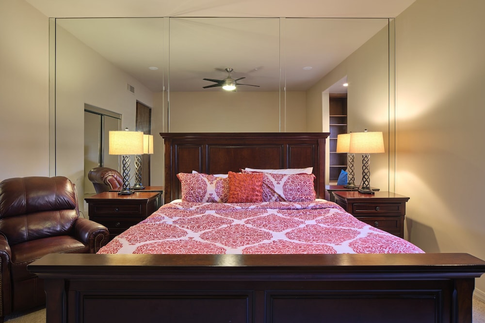 Valley View Villa - Private Pool - Hidden Bedroom