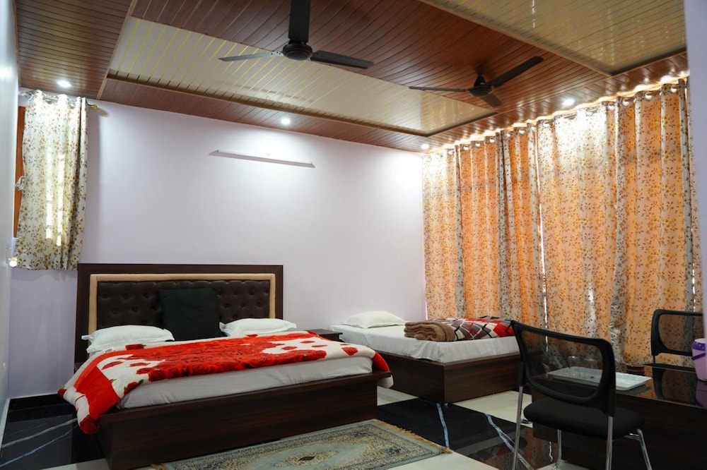 New Shri Anand Best Hotel Berinag