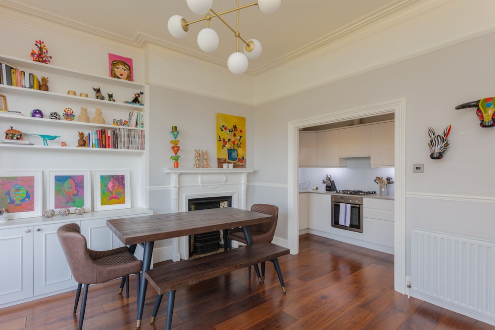 Newly Renovated 3 Bedroom Apartment in North West London