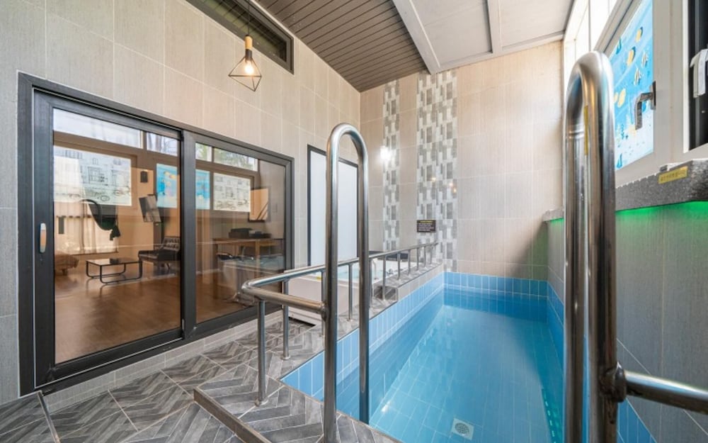 Gangneung Gyeongpo Rosa Pool Villa view 3