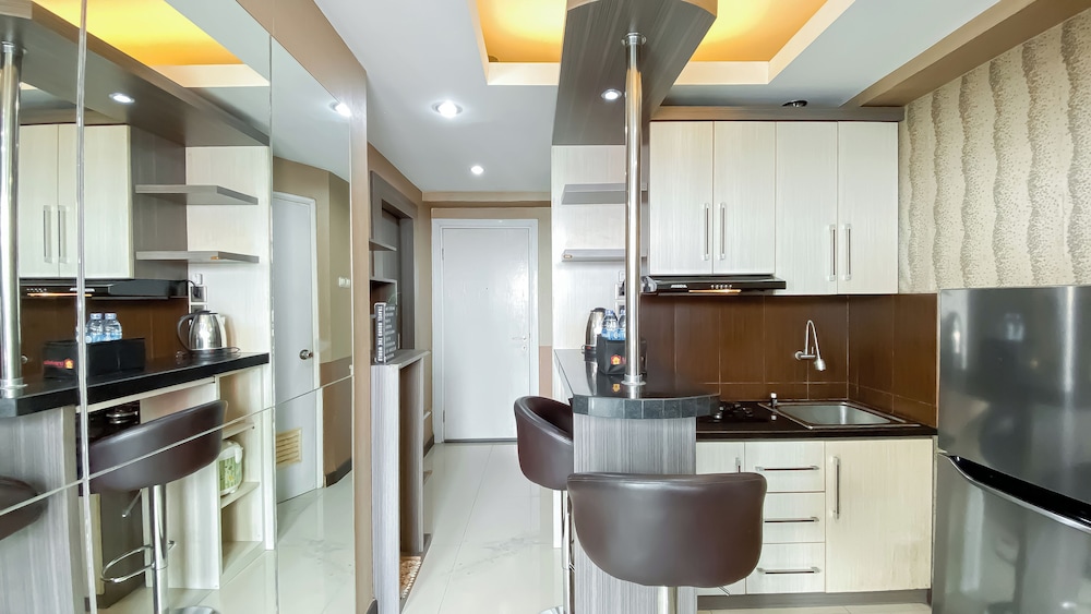 Best Price And Relaxing 1Br At Green Pramuka City Apartment