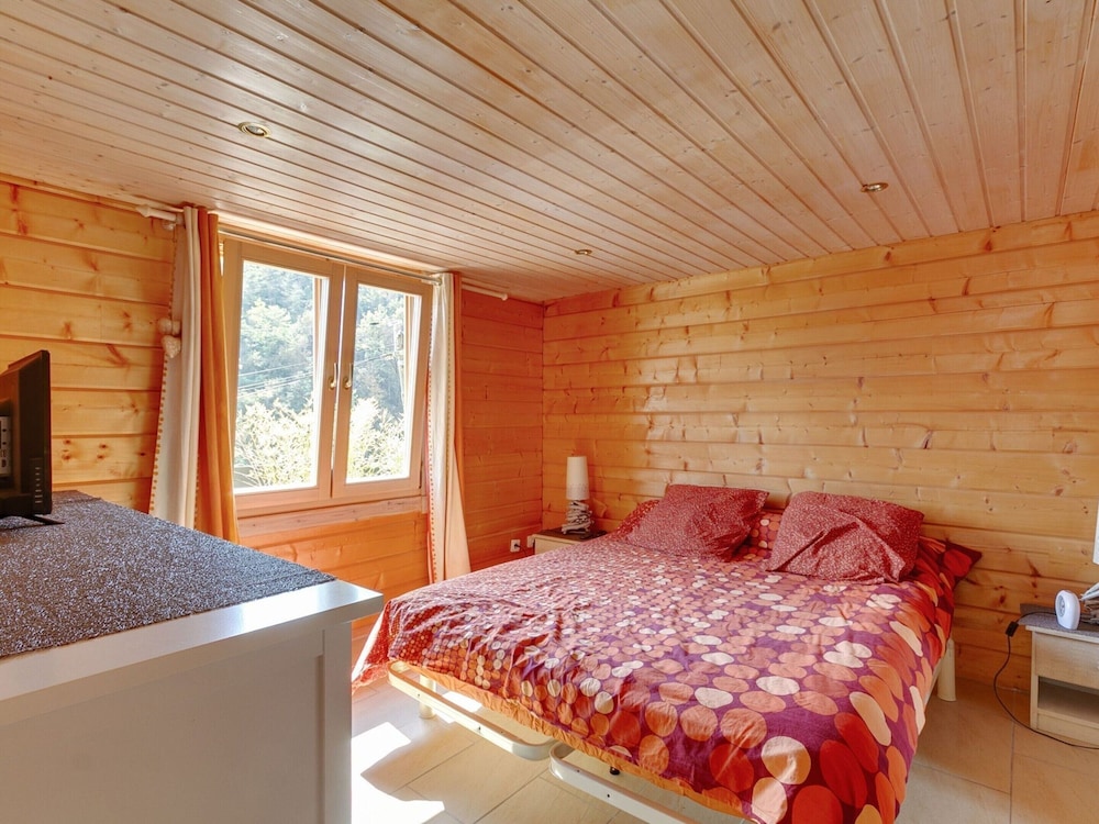 Riverside Chalet Retreat