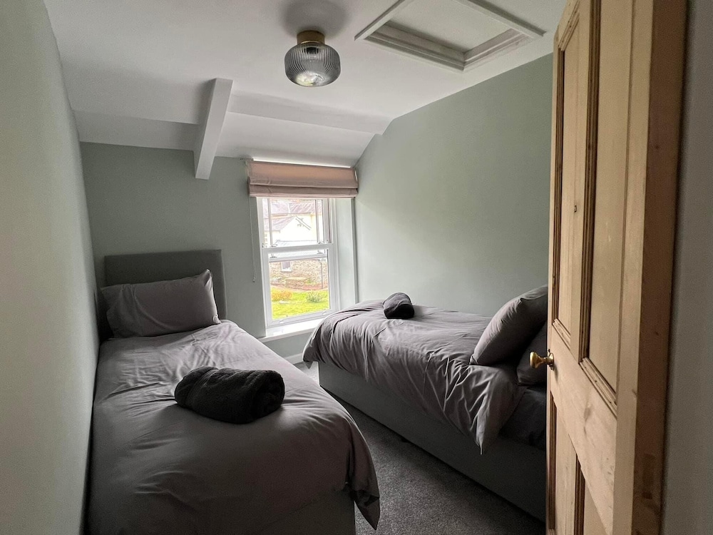 Llansteffan - Pet Friendly 2-bed House, Sleeps 4 view 4
