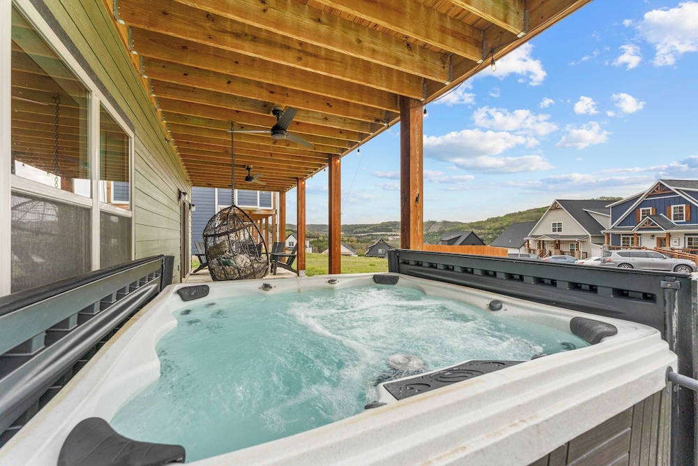 Green Wood Getaway for 18