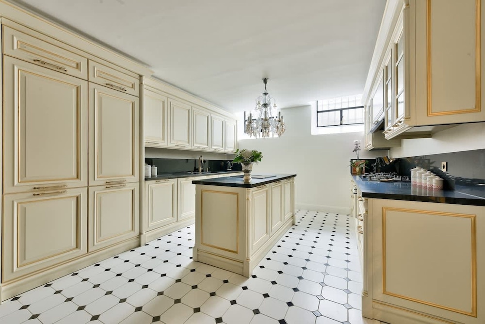 Noble Luxury Residence in the Heart of Paris