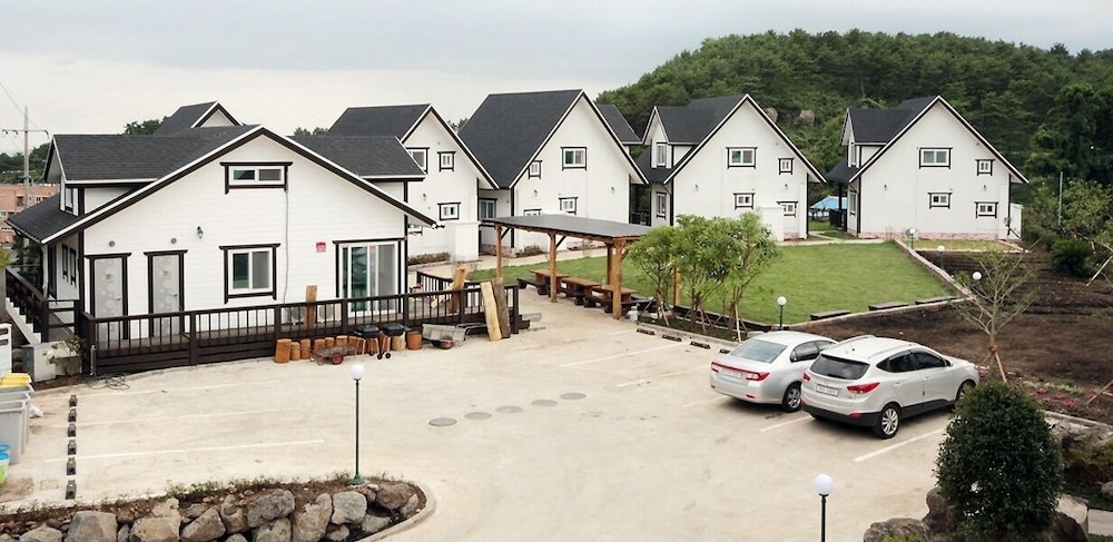 Zain Village pension