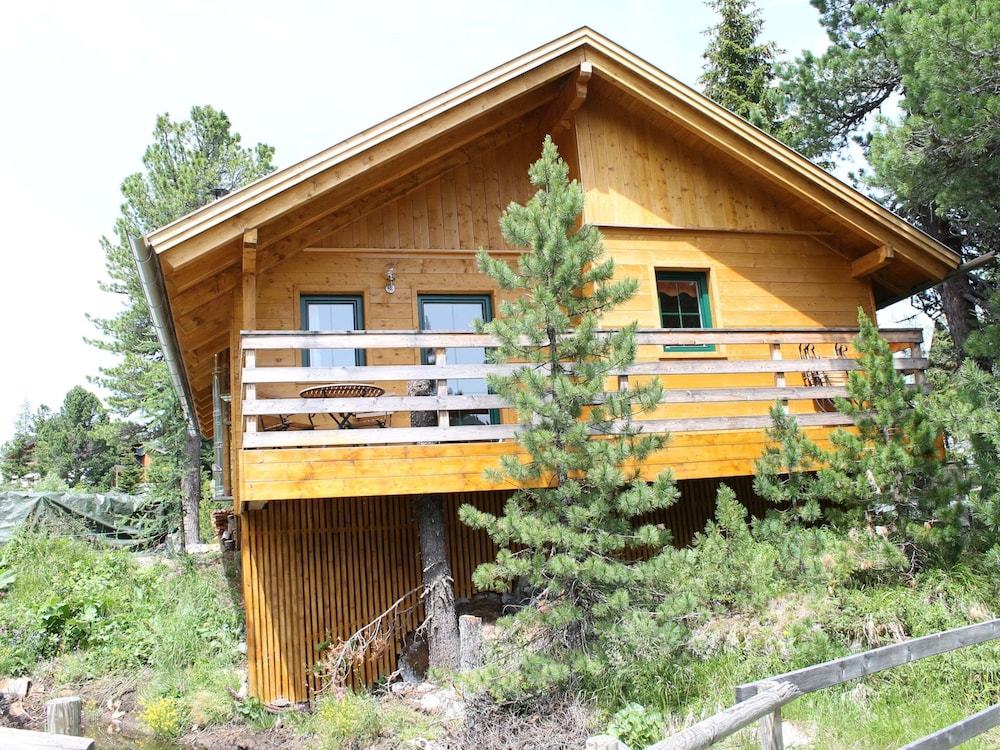 Sunlit Cabin With Jacuzzi in Turracherhohe