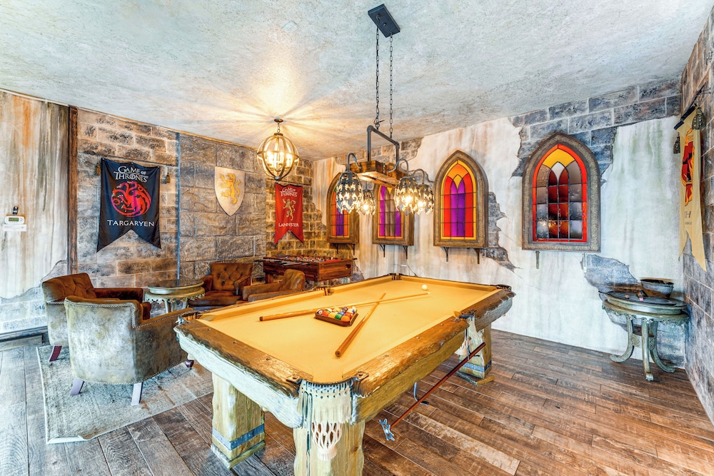 Themed Rooms, Pool & More! Custom Davenport Villa