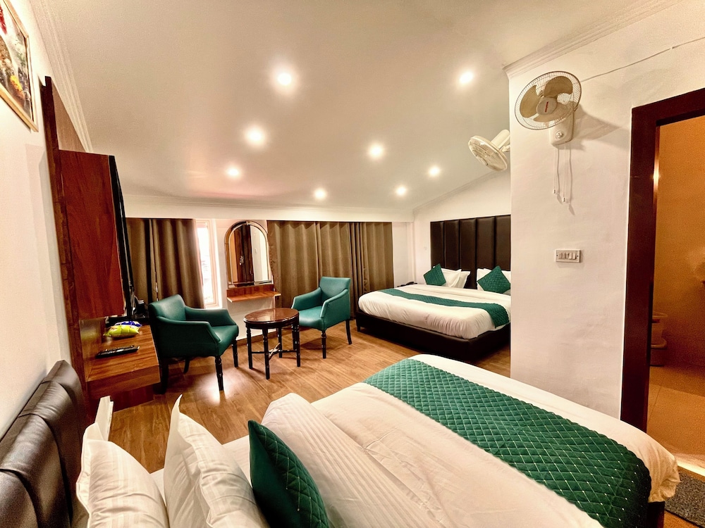 Hotel Roshie Mall Road Mussoorie