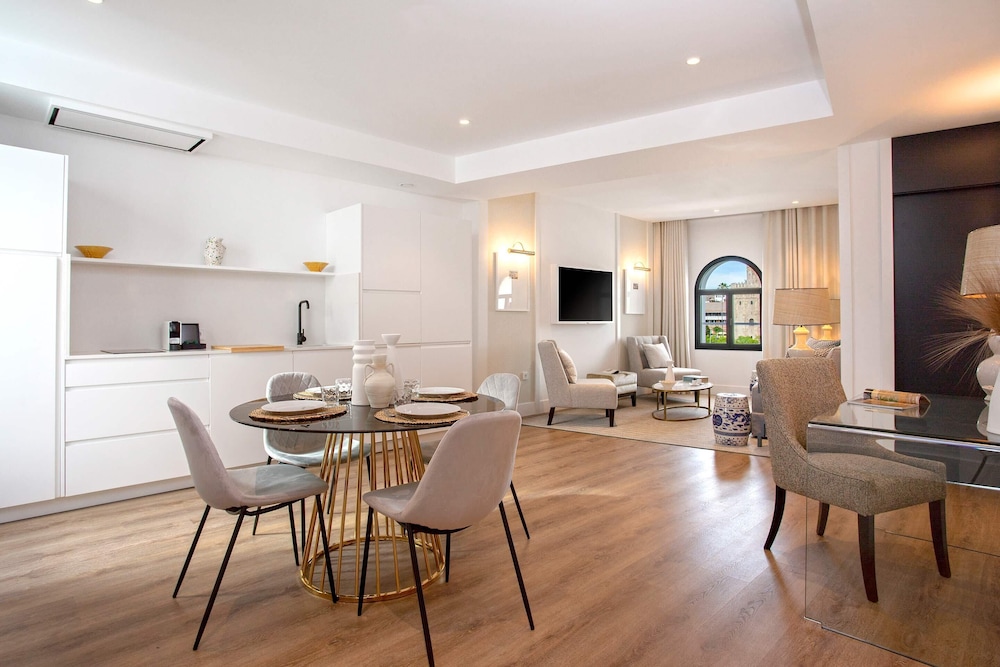 Luxury Apartment Torre del Oro View III