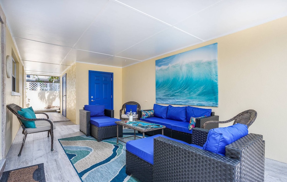 Lulu's Crescent Cottages - Entire two Unit Complex