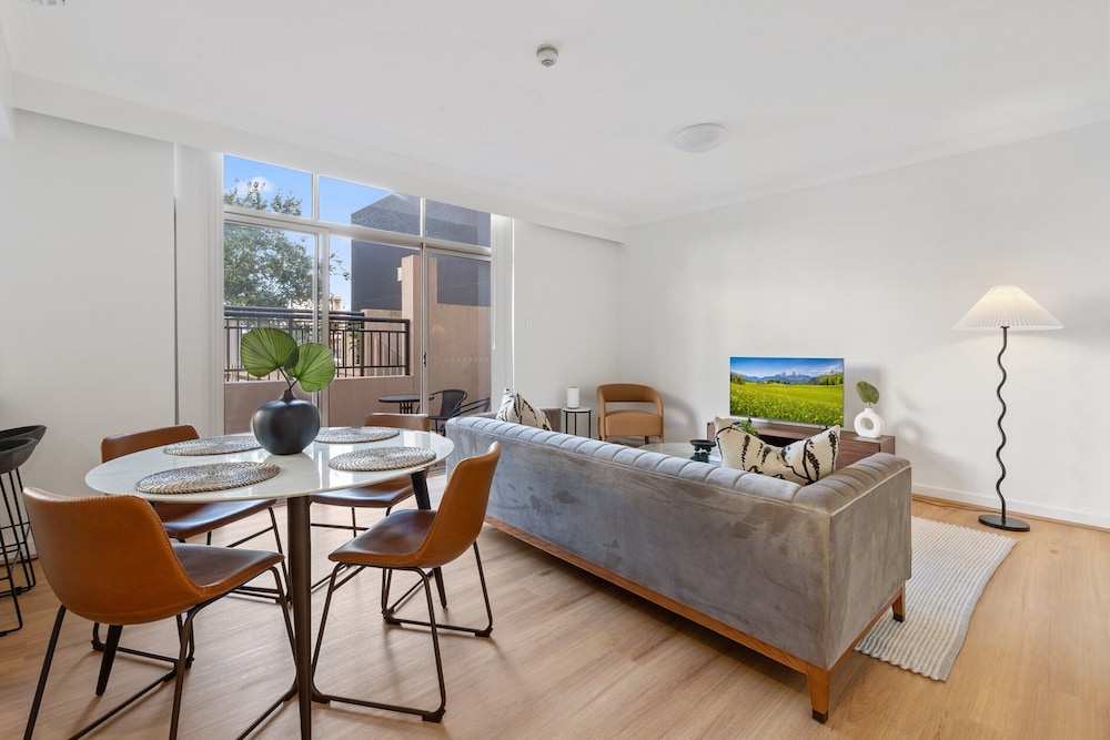 Stylish 2-bed Apartment With Pool in Camperdown