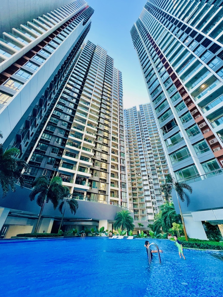 R&F PRINCESS COVE BY HOMEFORT SUITES