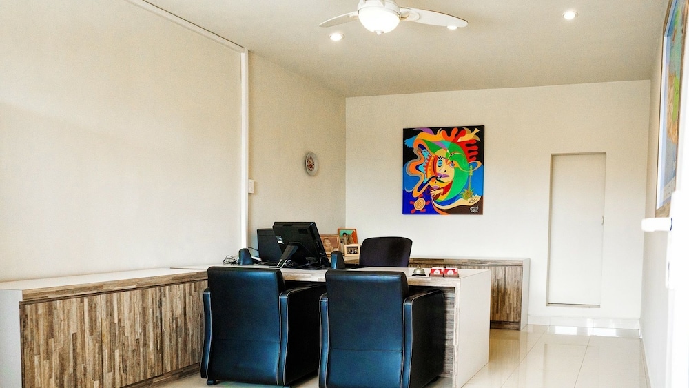 Hotel Sea Breeze Apartments - Image 1