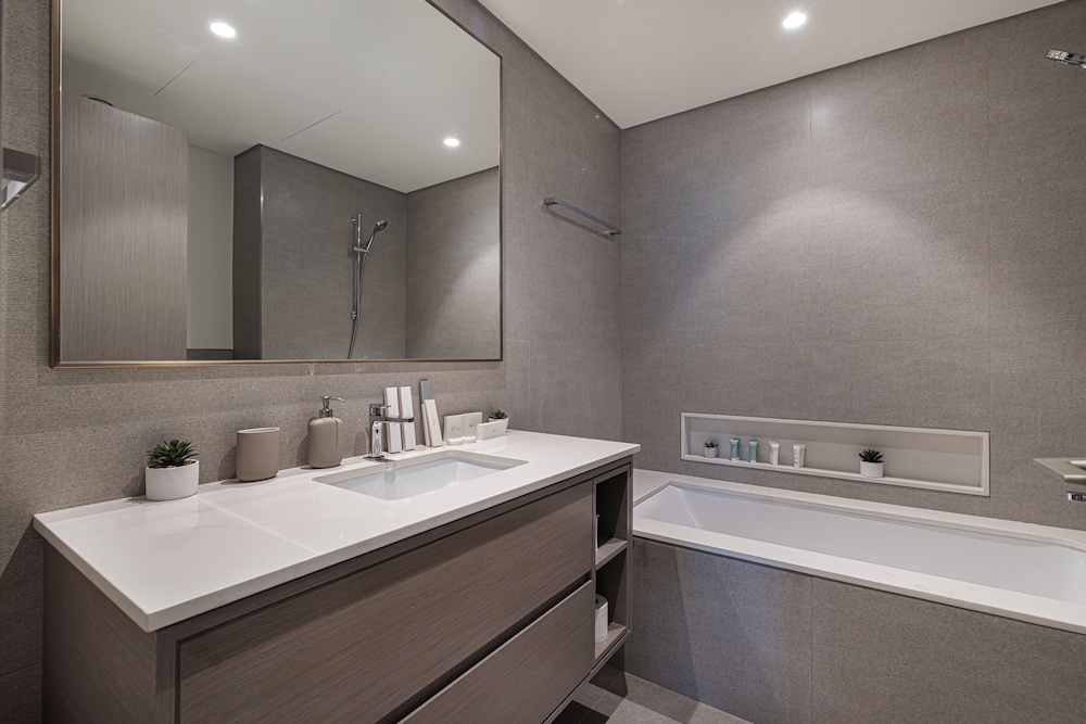 Grande Suites by Hostiva - Burj View