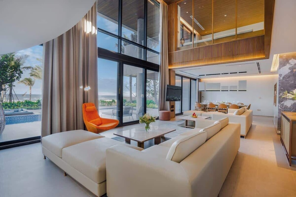 Beachfront Luxury Villa: Your Private Paradise
