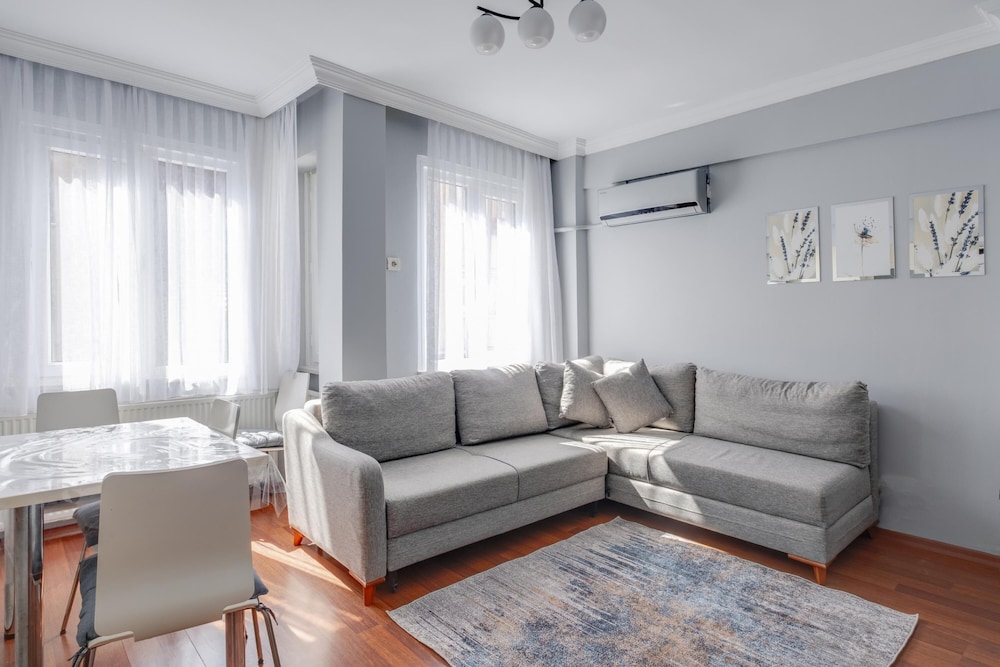 Central Flat w Balcony 5 min to Ortakoy Square